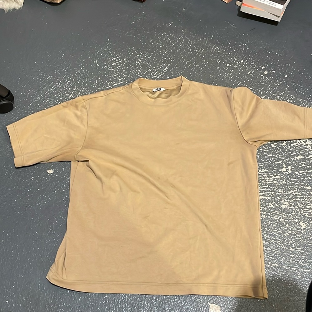 Uni qlo t-shirt